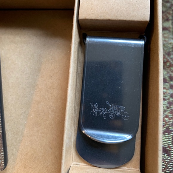 Authentic COACH 3 in 1 coated signature leather card case/ money clip - Picture 3 of 9